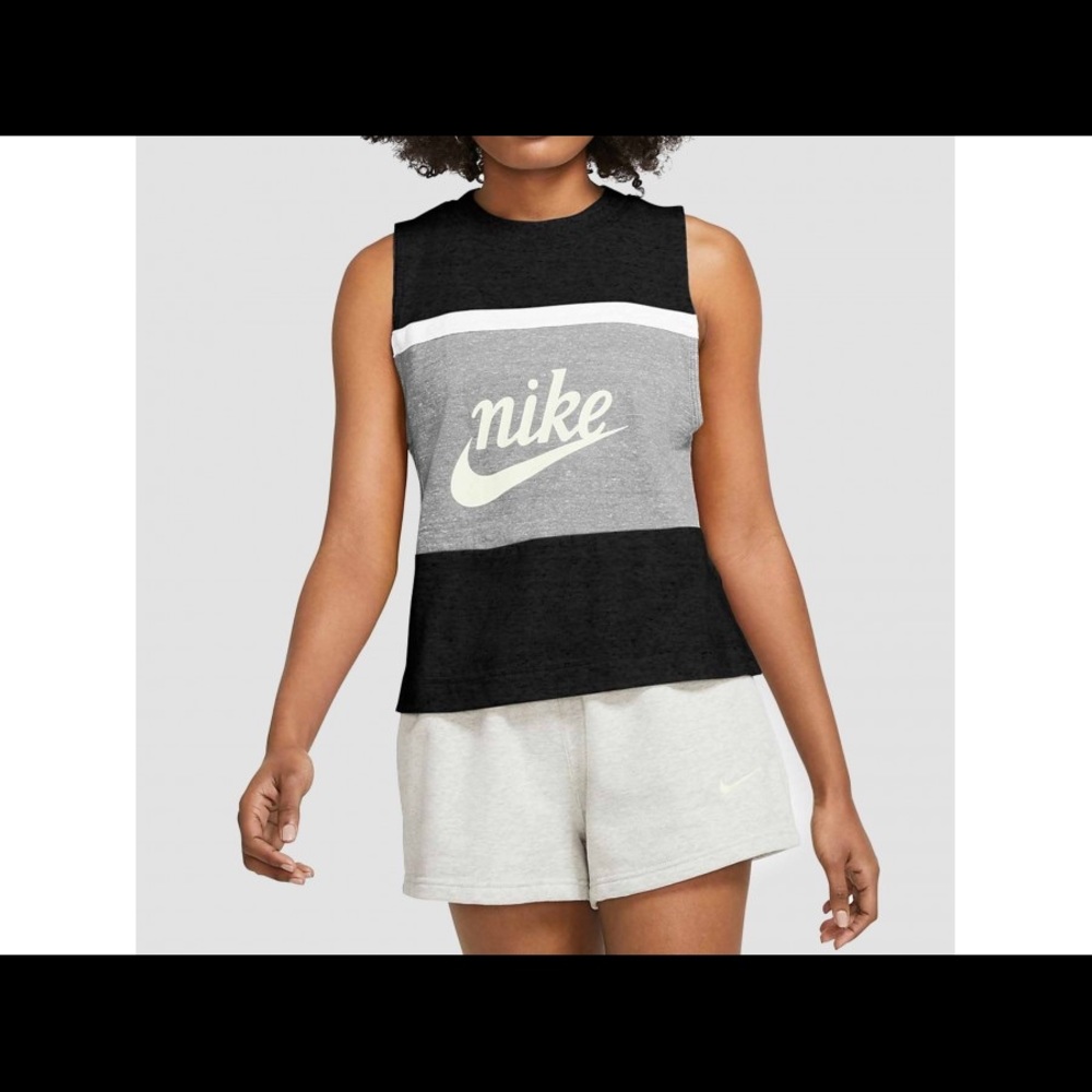 Cropped Nike Work Out Tee